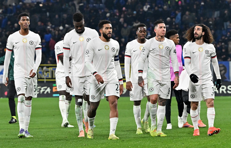 Rosenior và bài học truyền thông đầy cạm bẫy tại Stamford Bridge